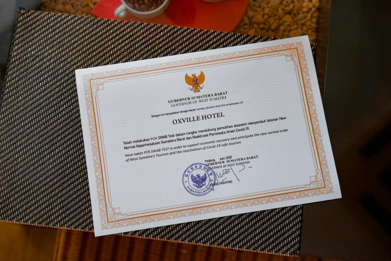 Oxville Hotel Padang  Exterior foto