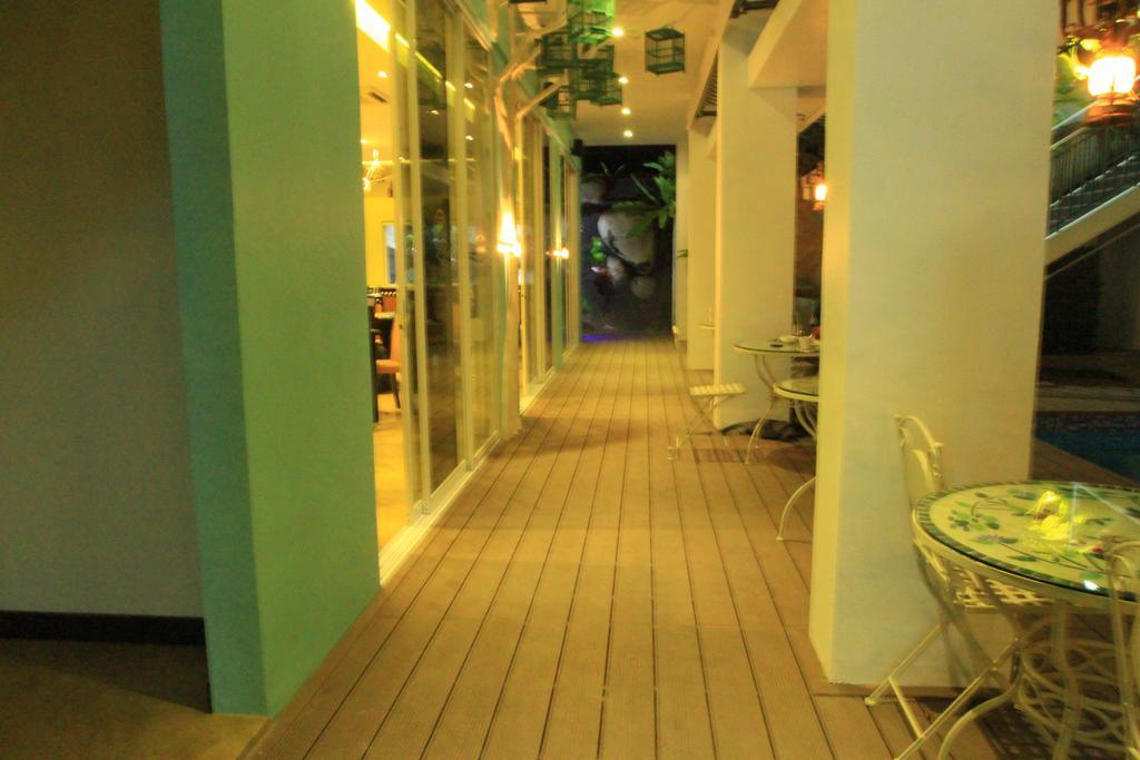Oxville Hotel Padang  Exterior foto