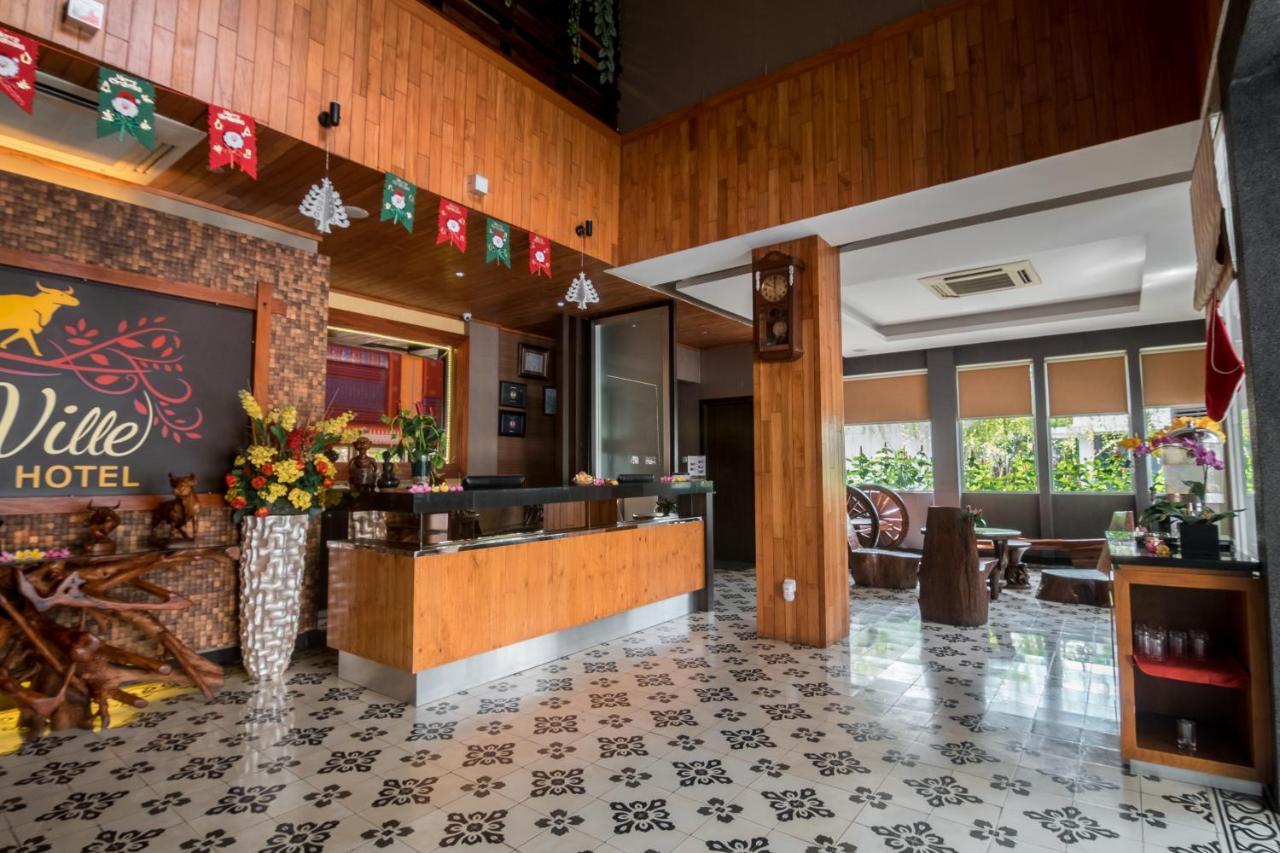 Oxville Hotel Padang  Exterior foto