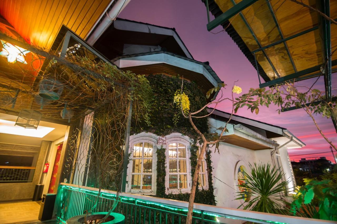 Oxville Hotel Padang  Exterior foto