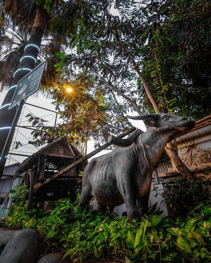 Oxville Hotel Padang  Exterior foto
