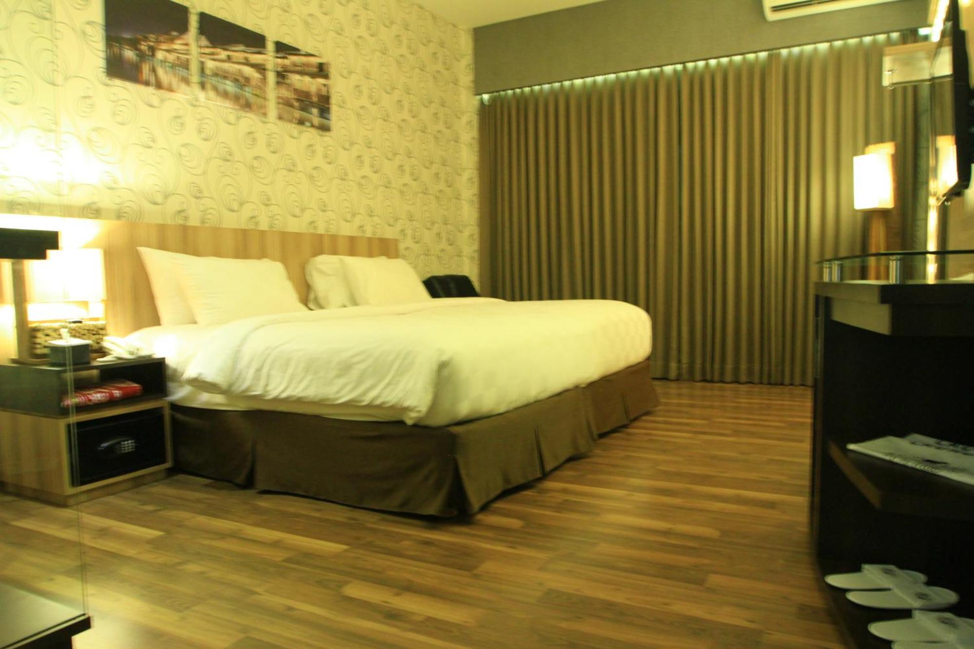 Oxville Hotel Padang  Zimmer foto