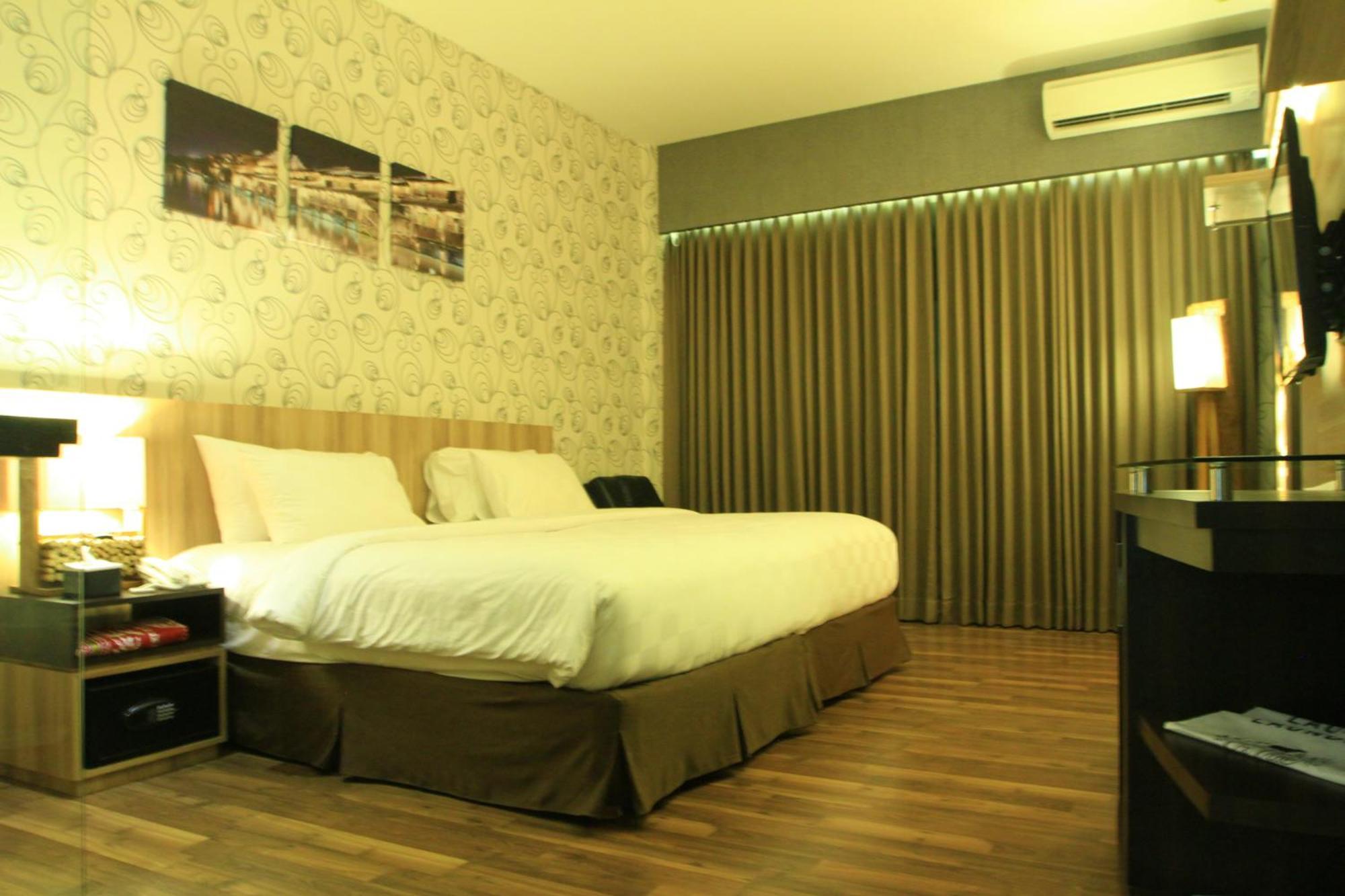 Oxville Hotel Padang  Zimmer foto
