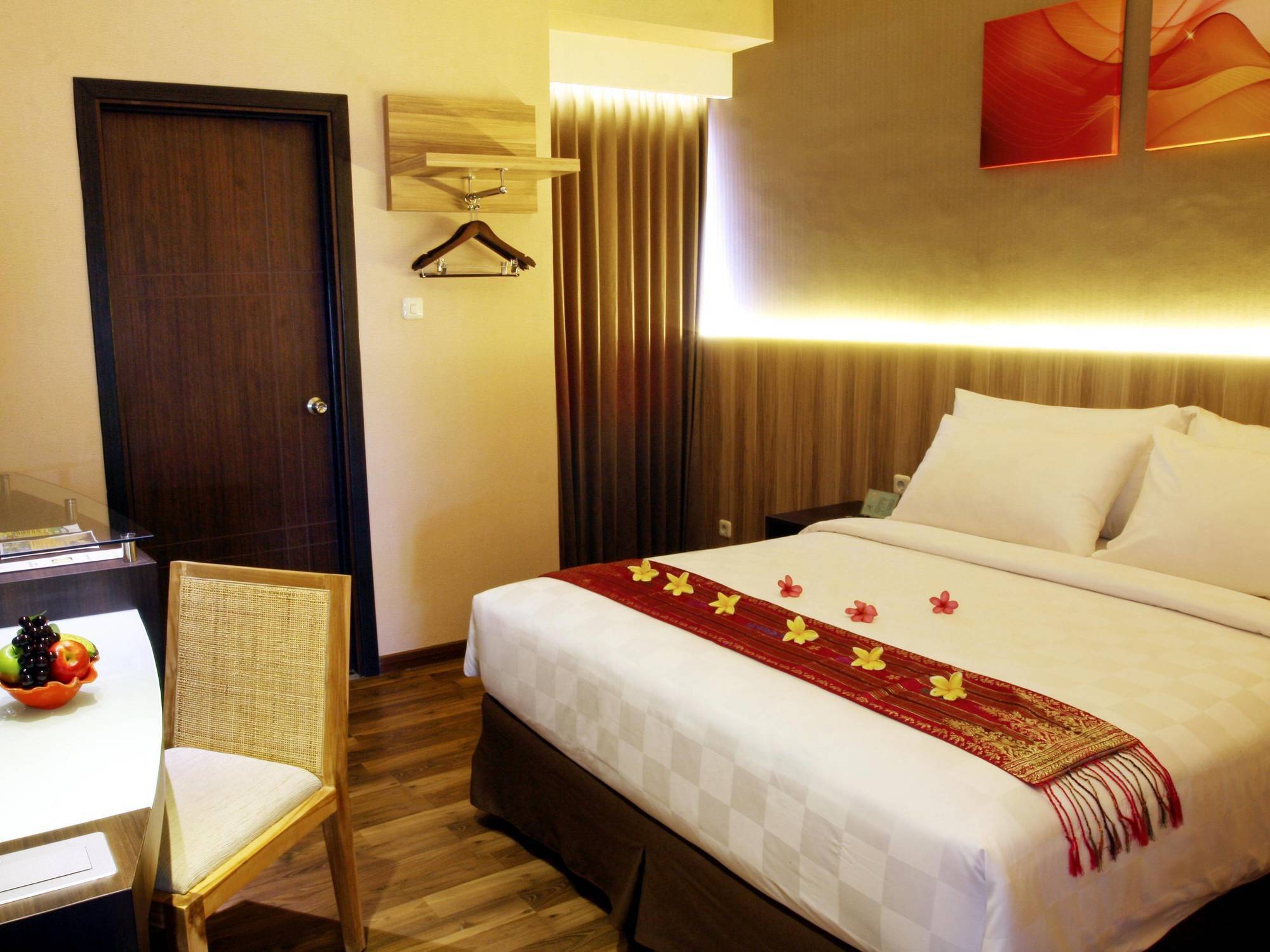 Oxville Hotel Padang  Exterior foto